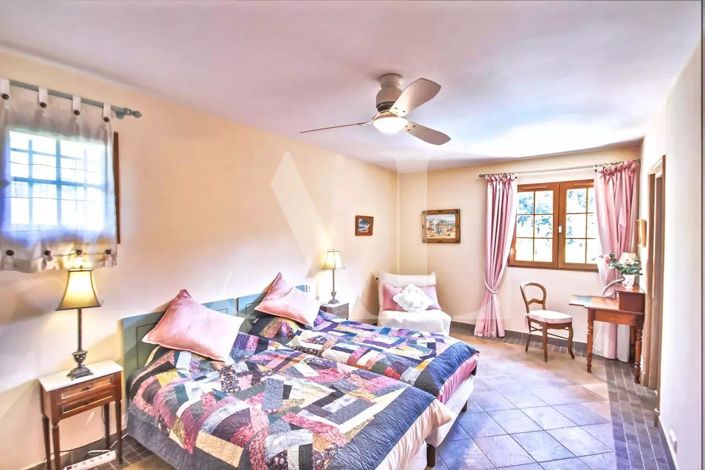 Image No.9-5 Bed House for sale