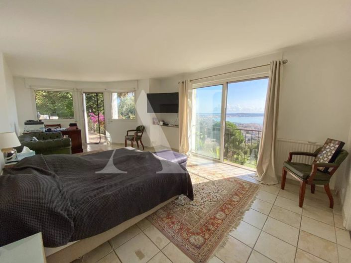 Image No.9-5 Bed House for sale