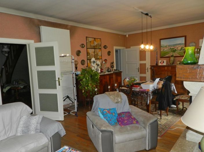 Image No.8-5 Bed House for sale