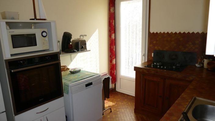 Image No.8-6 Bed House for sale