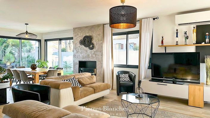 Image No.2-4 Bed House for sale