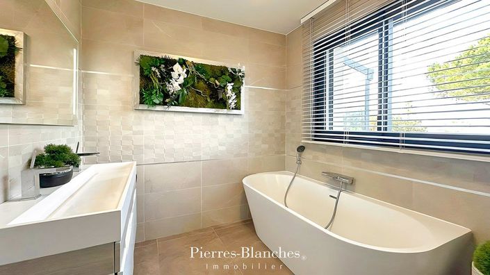 Image No.6-4 Bed House for sale