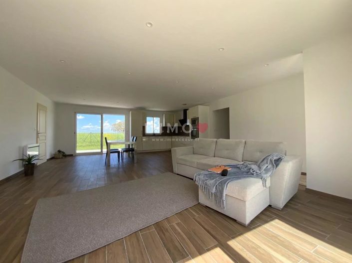 Image No.1-3 Bed House for sale