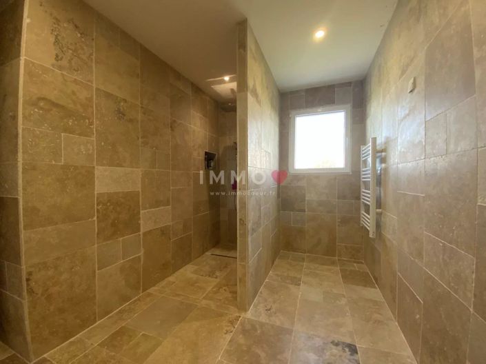 Image No.11-3 Bed House for sale