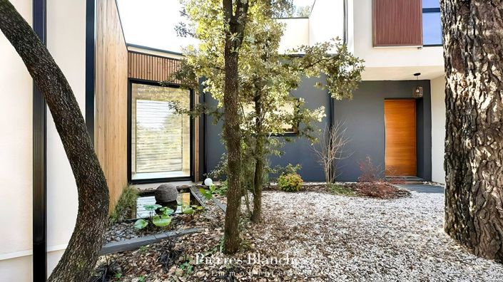 Image No.10-4 Bed House for sale