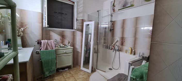 Image No.8-2 Bed House for sale