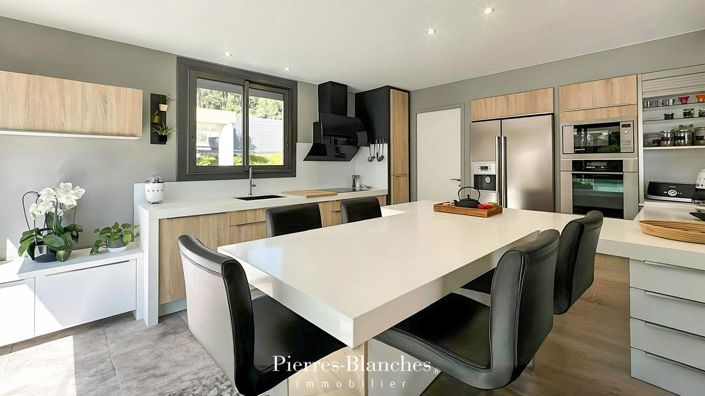 Image No.5-5 Bed House for sale