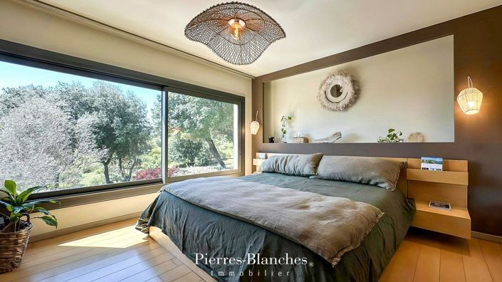 Image No.6-5 Bed House for sale