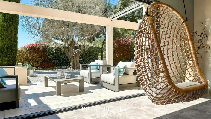 Image No.6-5 Bed House for sale