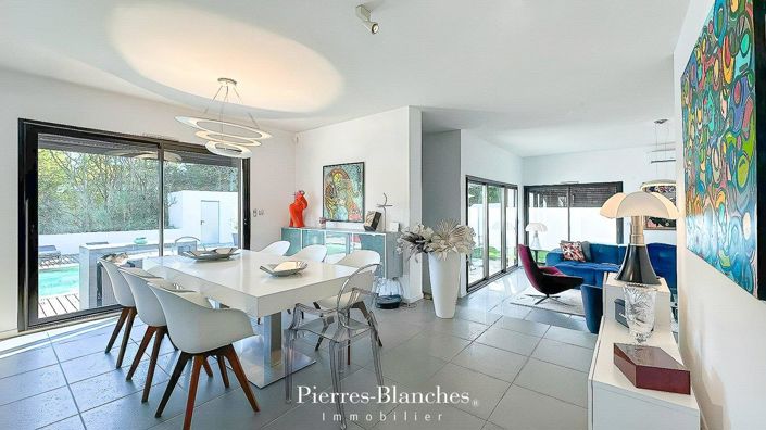 Image No.5-4 Bed House for sale