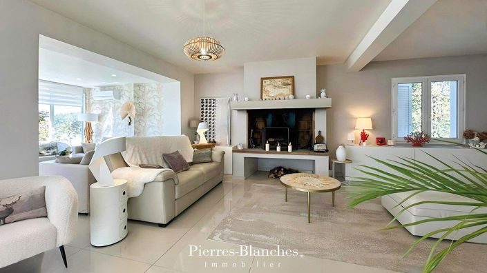 Image No.3-8 Bed House for sale