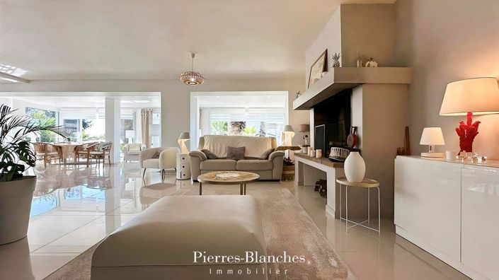 Image No.3-8 Bed House for sale