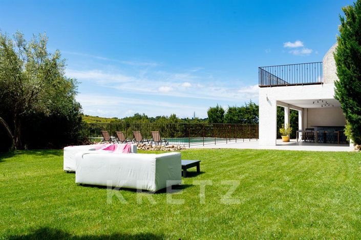 Image No.1-9 Bed House for sale