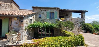 1 - Les Vans, Property