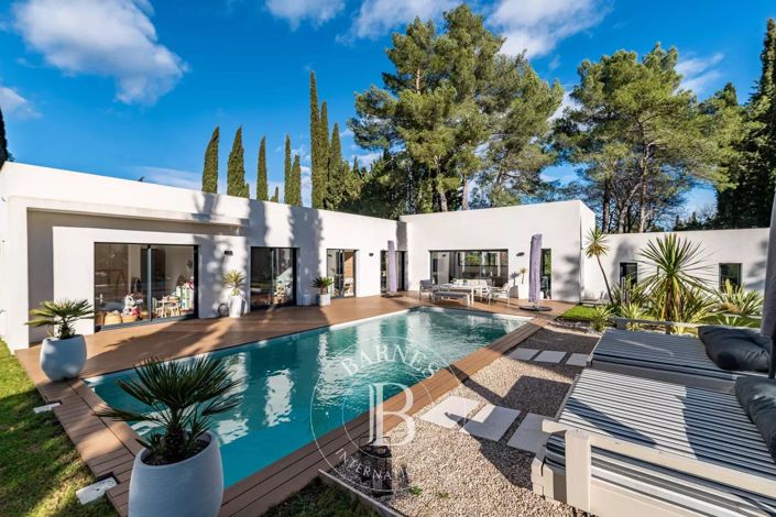 Image No.1-4 Bed House for sale