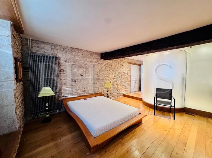 Image No.8-6 Bed House for sale