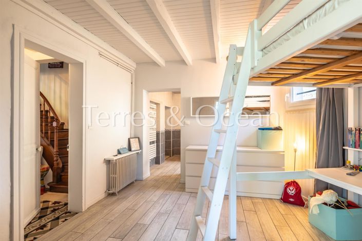 Image No.11-6 Bed House for sale