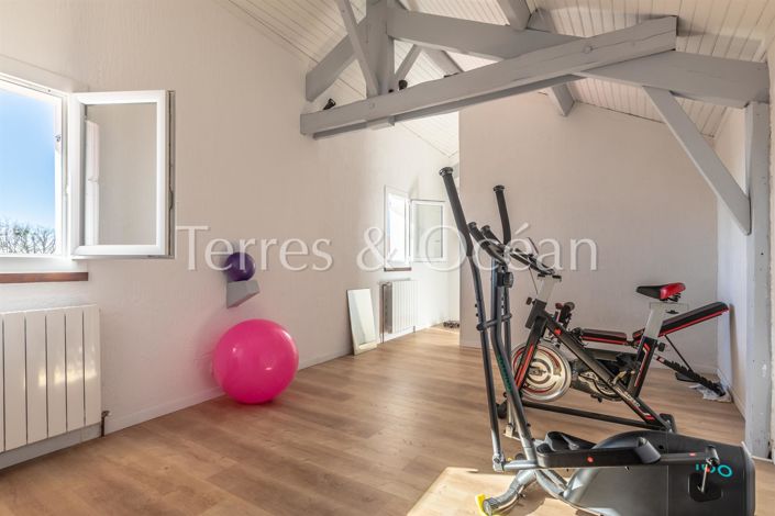 Image No.12-6 Bed House for sale