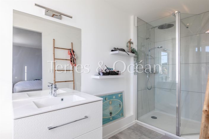 Image No.14-6 Bed House for sale