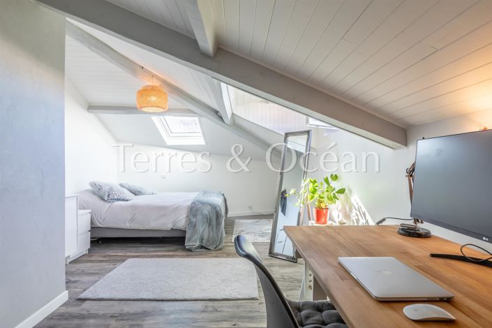 Image No.16-6 Bed House for sale