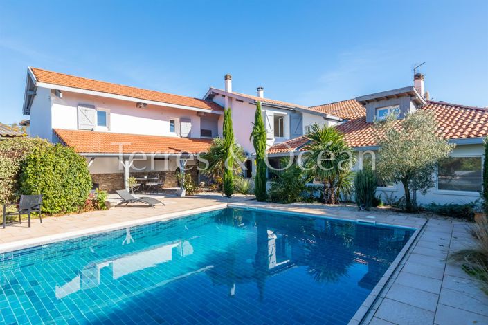 Image No.18-6 Bed House for sale