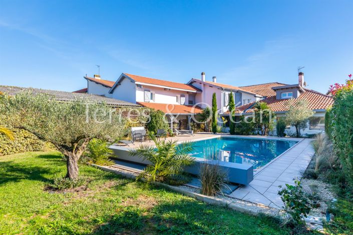 Image No.20-6 Bed House for sale