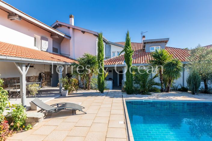 Image No.3-6 Bed House for sale