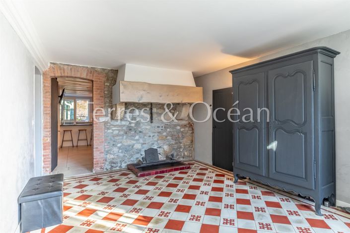 Image No.5-6 Bed House for sale