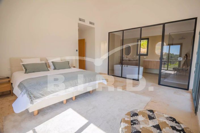 Image No.12-4 Bed House for sale