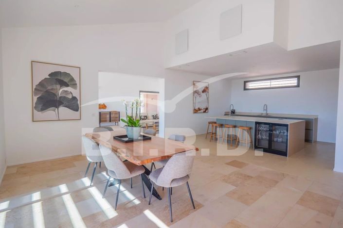 Image No.8-4 Bed House for sale