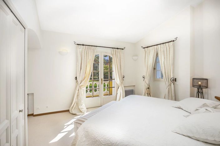 Image No.15-4 Bed House for sale