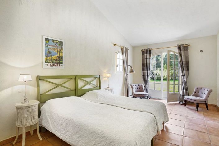 Image No.18-4 Bed House for sale