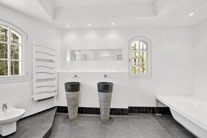 Image No.20-4 Bed House for sale