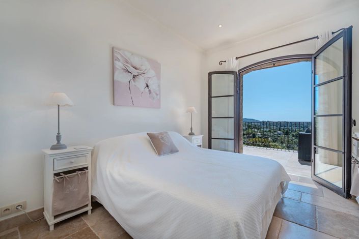 Image No.18-5 Bed House for sale