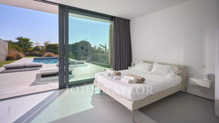 Image No.9-4 Bed House for sale