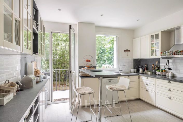 Image No.14-5 Bed House for sale