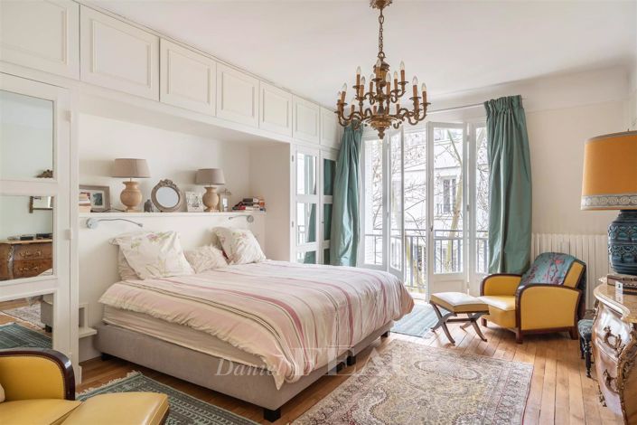 Image No.17-5 Bed House for sale