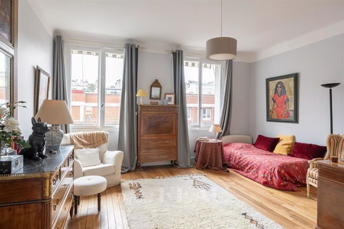 Image No.20-5 Bed House for sale