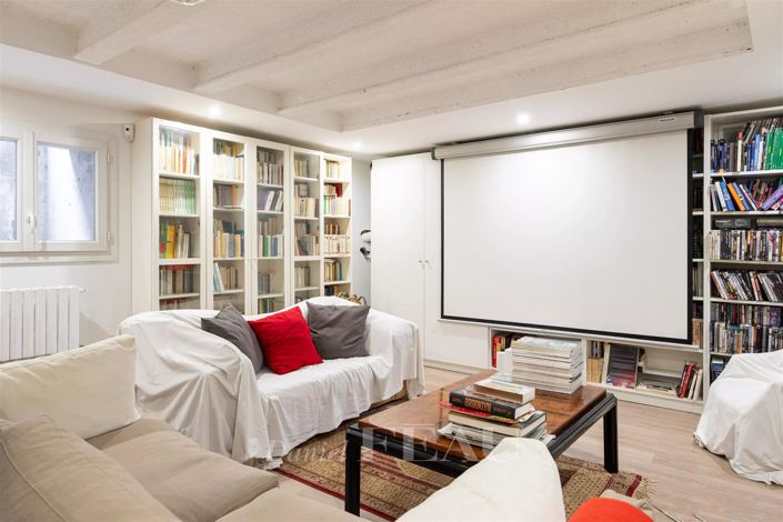 Image No.23-5 Bed House for sale