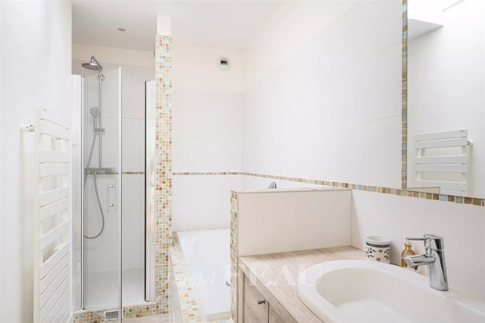 Image No.24-5 Bed House for sale