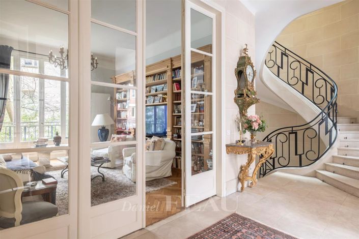 Image No.6-5 Bed House for sale