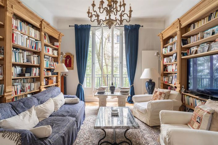 Image No.8-5 Bed House for sale