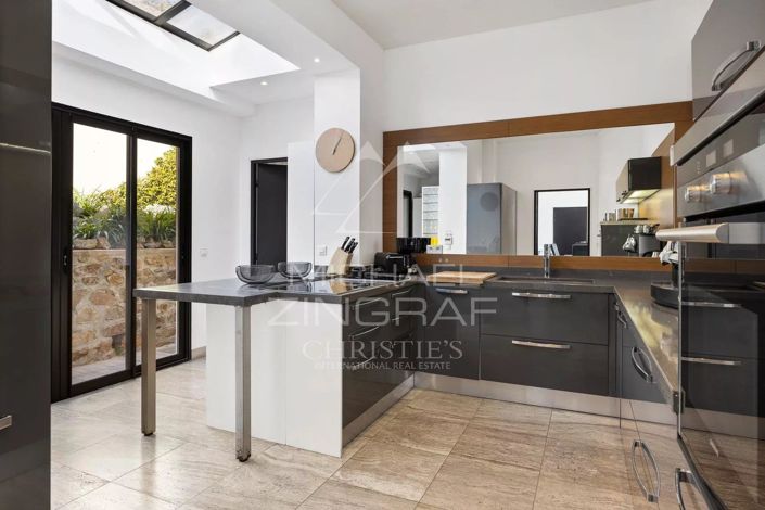 Image No.6-6 Bed House for sale