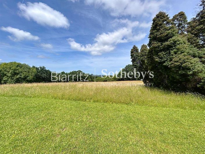Image No.1-5 Bed House for sale