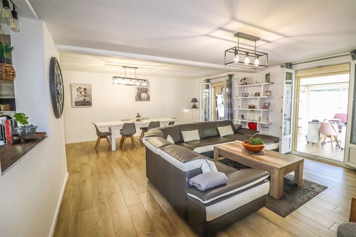 Image No.13-2 Bed House for sale