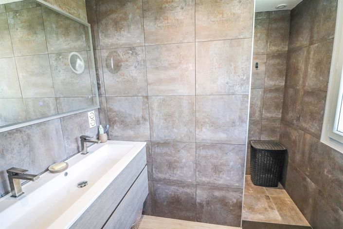 Image No.17-2 Bed House for sale