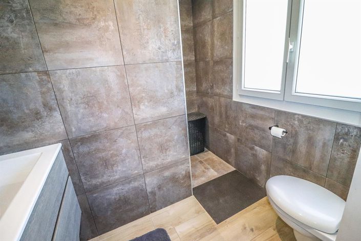 Image No.18-2 Bed House for sale