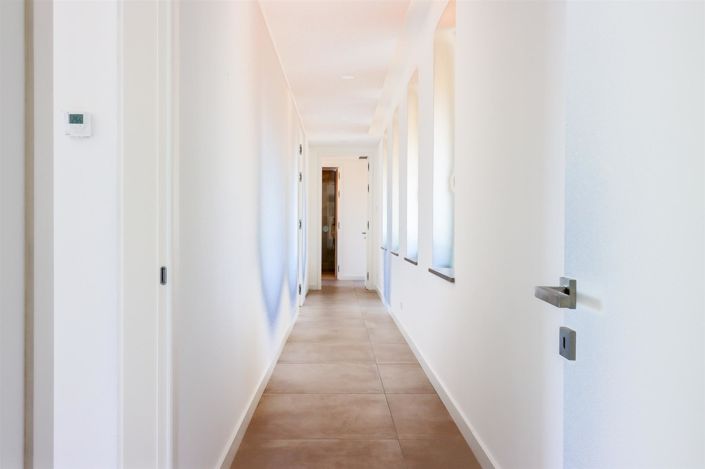 Image No.21-4 Bed House for sale