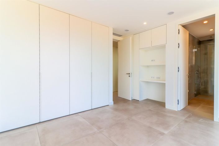 Image No.26-4 Bed House for sale