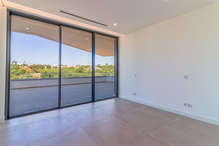 Image No.36-4 Bed House for sale